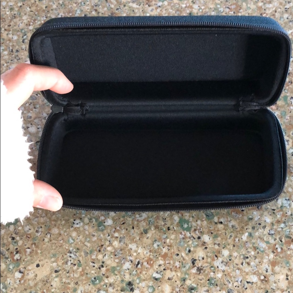 sunglasses case - Picture 3 of 3